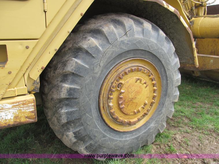 image for item D3104 1994 Caterpillar 621F scraper