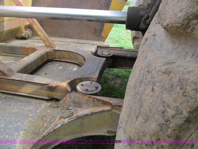 image for item D3104 1994 Caterpillar 621F scraper