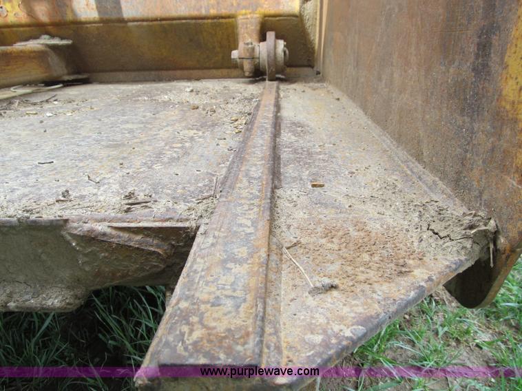 image for item D3104 1994 Caterpillar 621F scraper