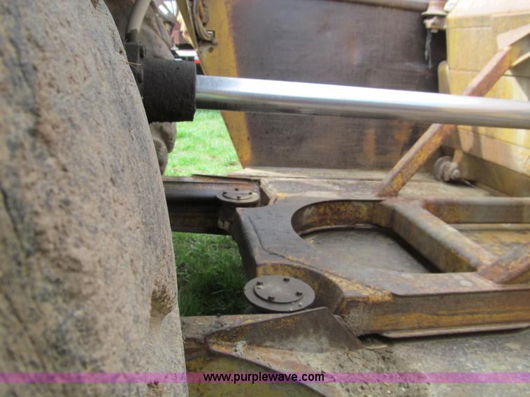 image for item D3104 1994 Caterpillar 621F scraper