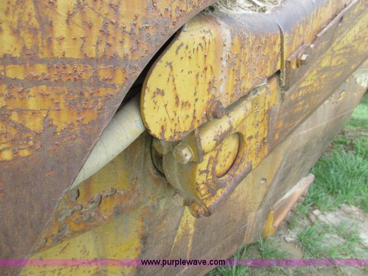 image for item D3104 1994 Caterpillar 621F scraper
