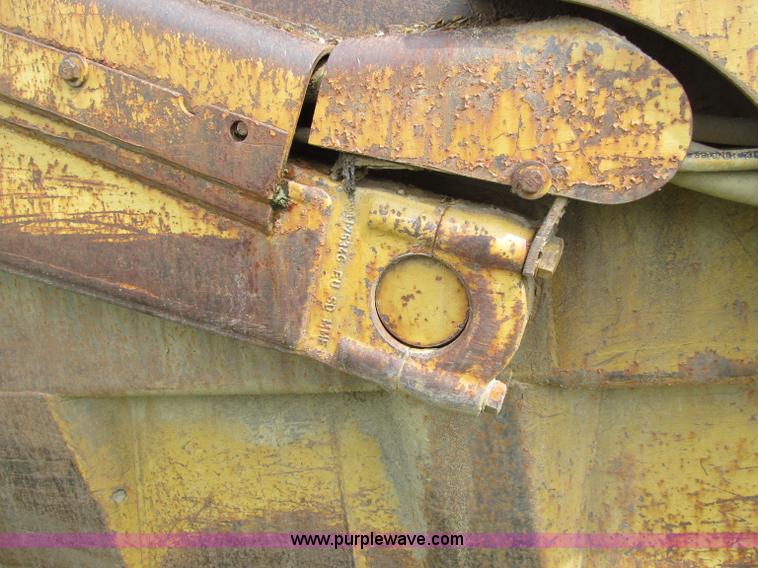 image for item D3104 1994 Caterpillar 621F scraper