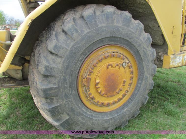 image for item D3104 1994 Caterpillar 621F scraper