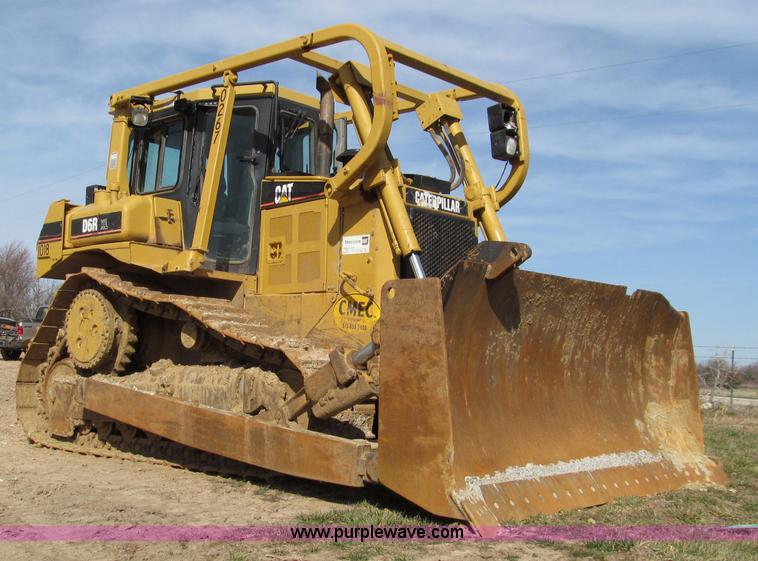 image for item D3105 2004 Caterpillar D6R XLII dozer