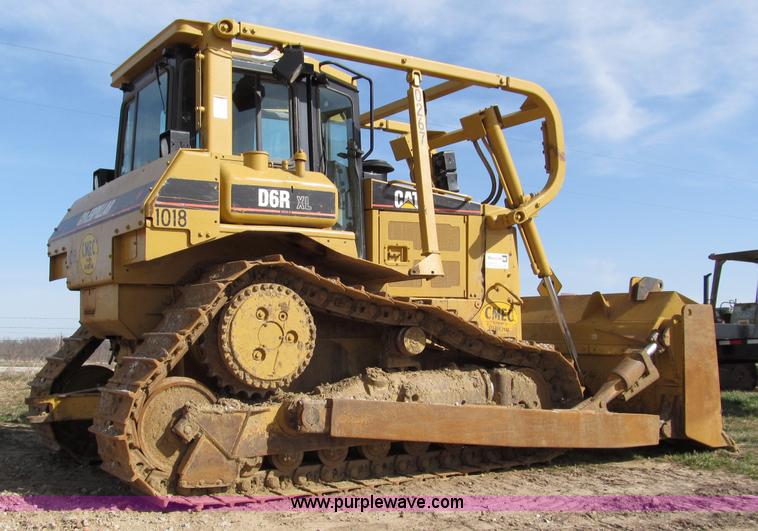 image for item D3105 2004 Caterpillar D6R XLII dozer