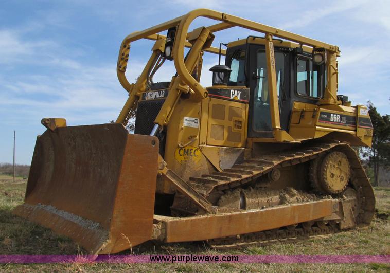 image for item D3105 2004 Caterpillar D6R XLII dozer
