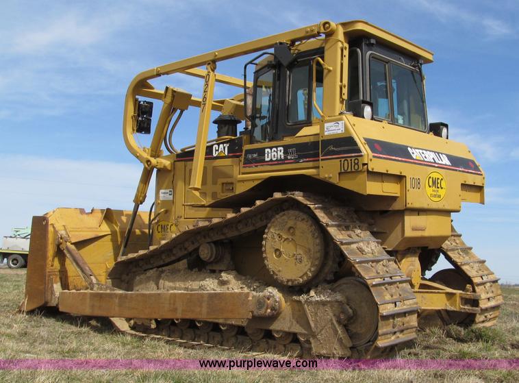 image for item D3105 2004 Caterpillar D6R XLII dozer