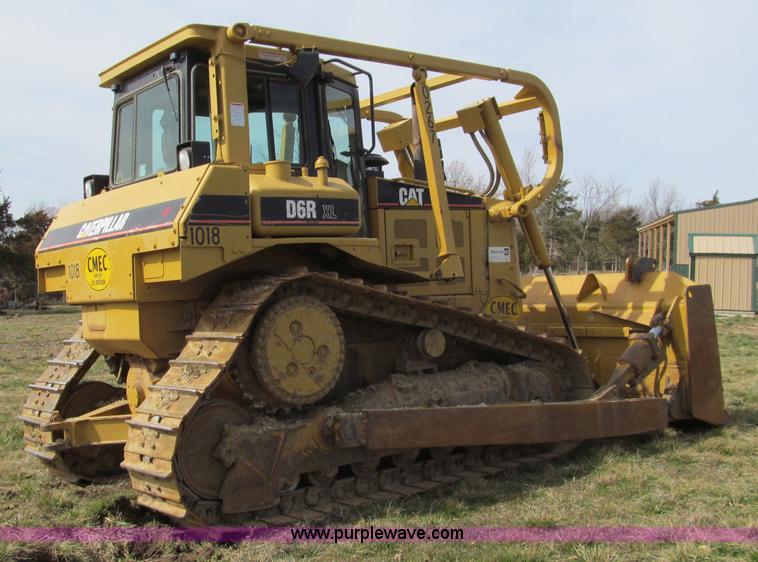 image for item D3105 2004 Caterpillar D6R XLII dozer