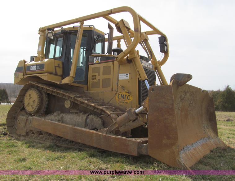 image for item D3105 2004 Caterpillar D6R XLII dozer