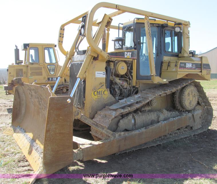image for item D3105 2004 Caterpillar D6R XLII dozer