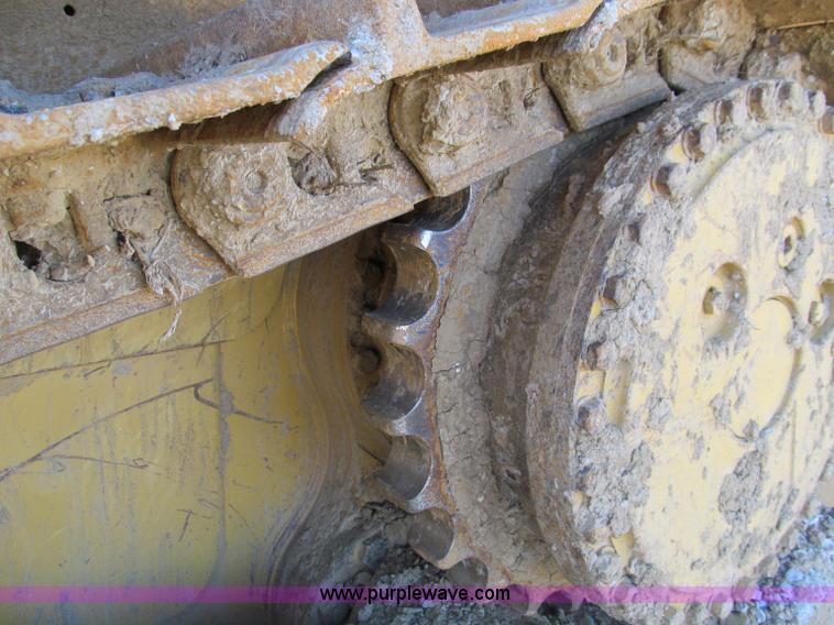image for item D3105 2004 Caterpillar D6R XLII dozer