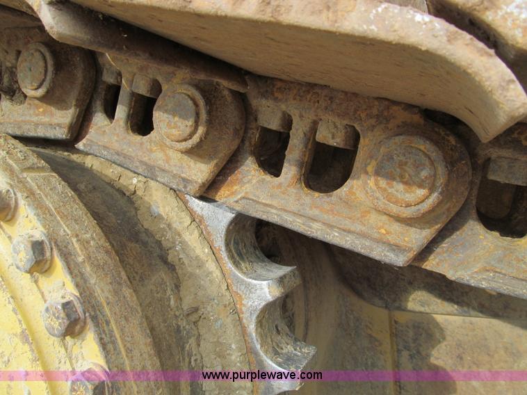 image for item D3105 2004 Caterpillar D6R XLII dozer