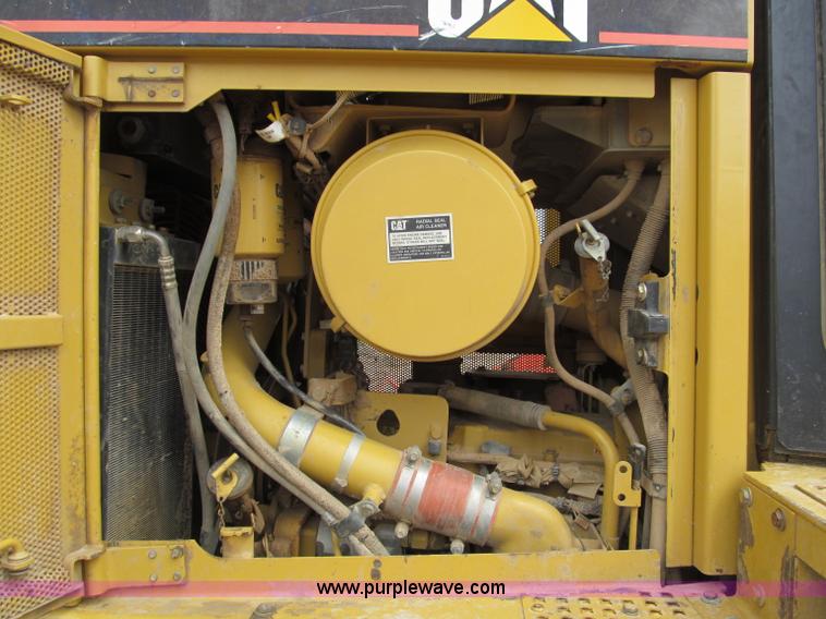 image for item D3105 2004 Caterpillar D6R XLII dozer