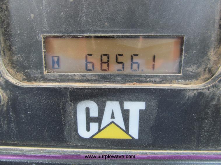 image for item D3105 2004 Caterpillar D6R XLII dozer