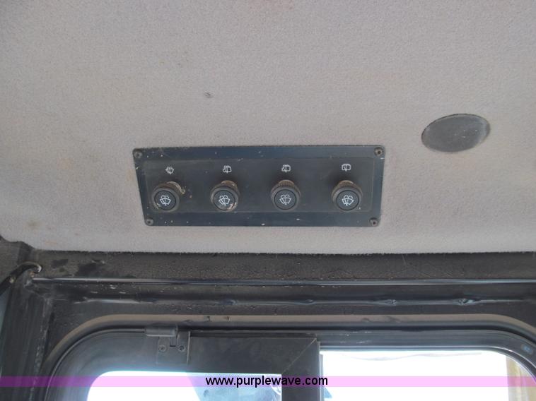 image for item D3105 2004 Caterpillar D6R XLII dozer