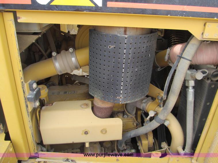 image for item D3105 2004 Caterpillar D6R XLII dozer