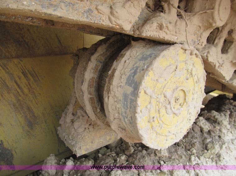 image for item D3105 2004 Caterpillar D6R XLII dozer