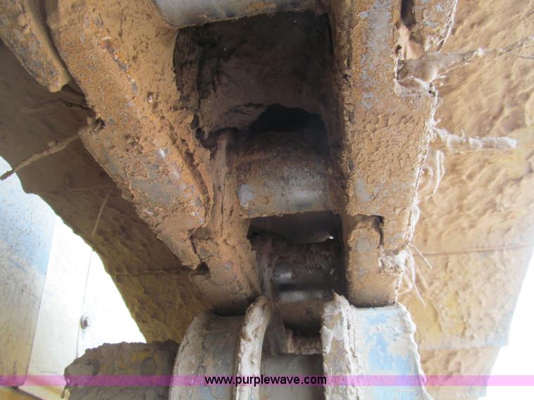 image for item D3105 2004 Caterpillar D6R XLII dozer