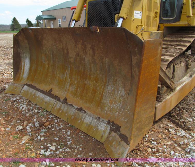 image for item D3105 2004 Caterpillar D6R XLII dozer