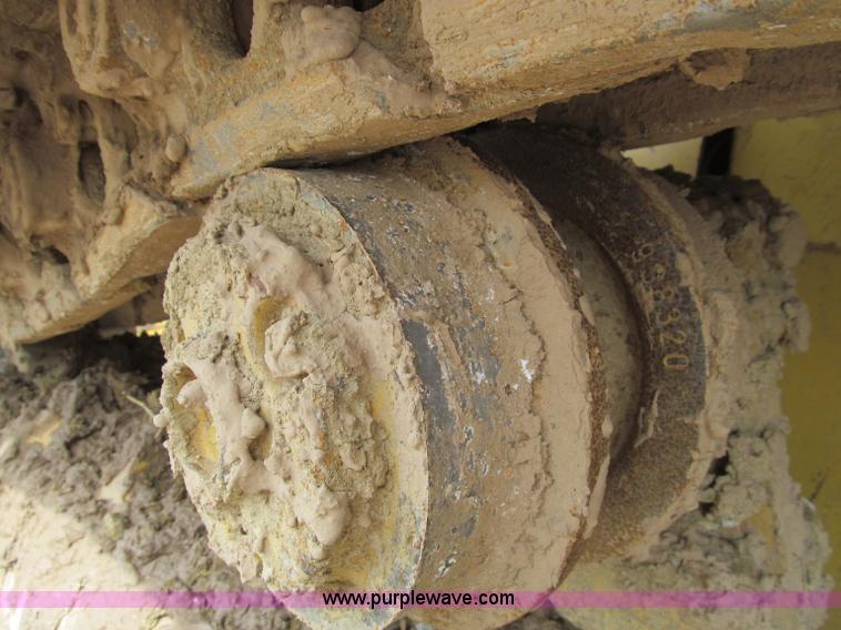 image for item D3105 2004 Caterpillar D6R XLII dozer