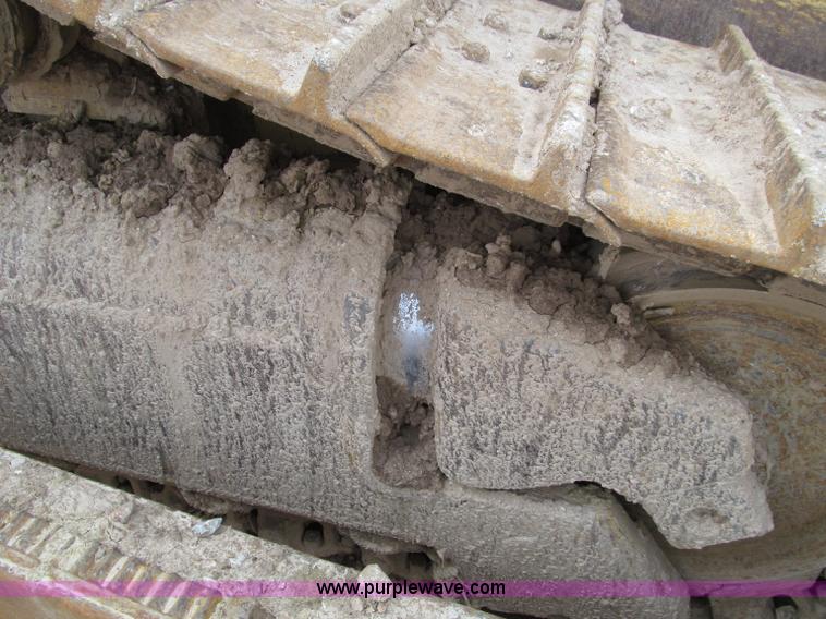 image for item D3105 2004 Caterpillar D6R XLII dozer