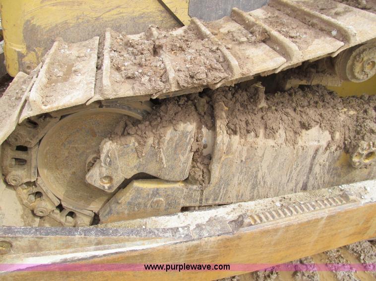 image for item D3105 2004 Caterpillar D6R XLII dozer