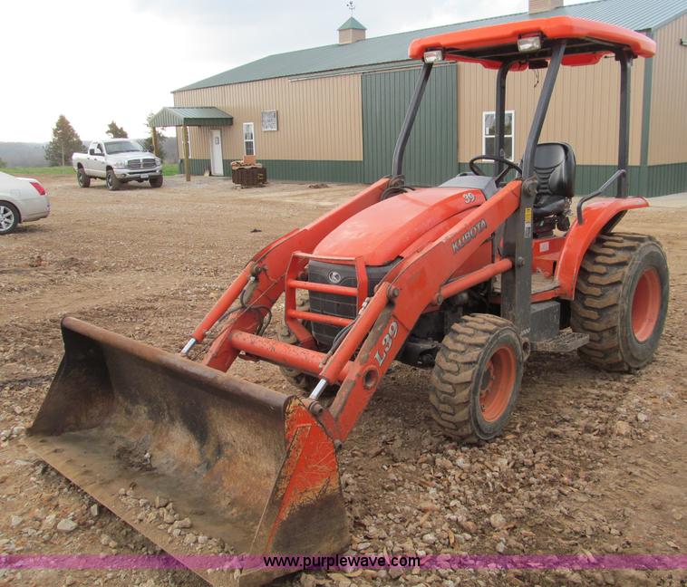 image for item D3106 2005 Kubota L39 MFWD tractor
