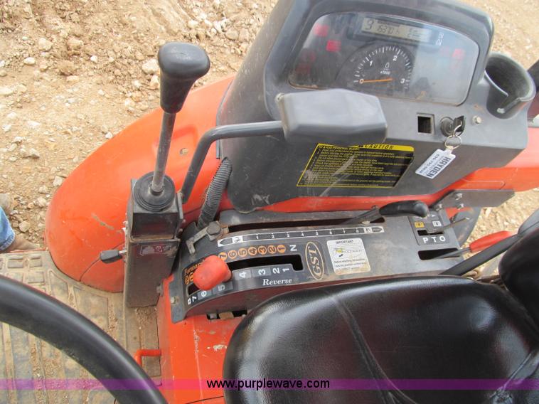 image for item D3106 2005 Kubota L39 MFWD tractor