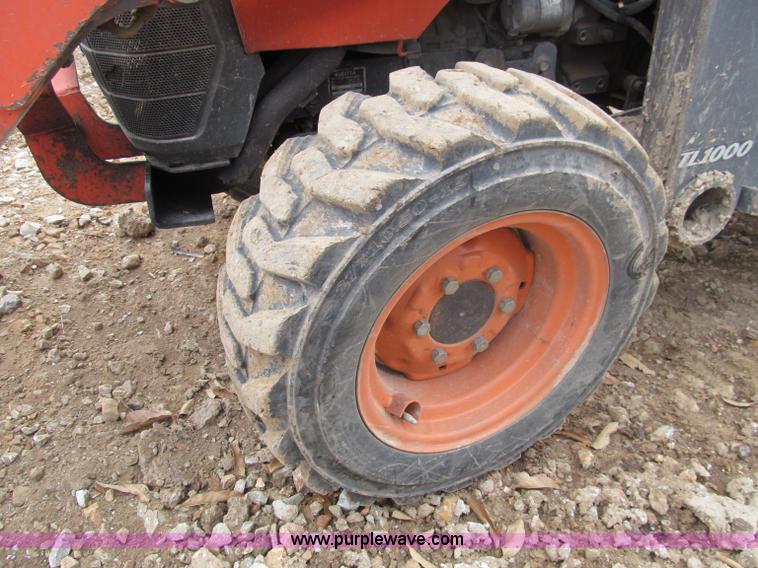 image for item D3106 2005 Kubota L39 MFWD tractor