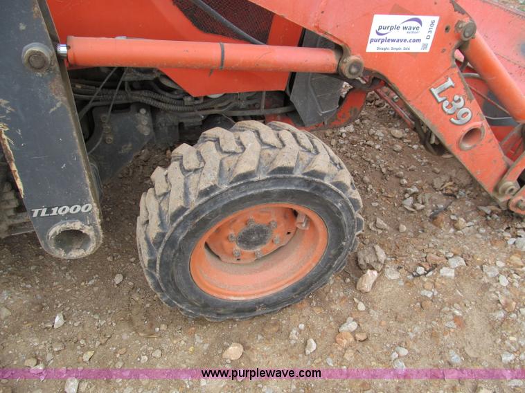image for item D3106 2005 Kubota L39 MFWD tractor