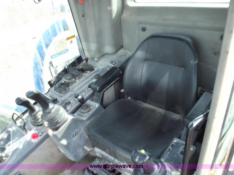 image for item D3501 2004 Atlas Copco ECM585 drilling machine