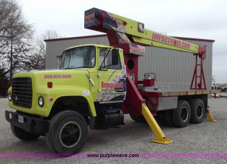 image for item D3504 1979 Ford flatbed truck with crane
