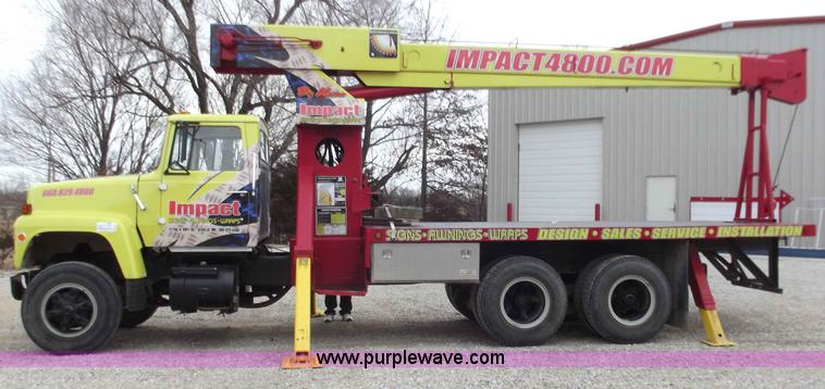 image for item D3504 1979 Ford flatbed truck with crane