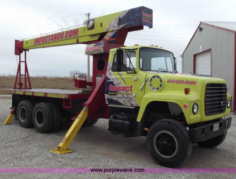 image for item D3504 1979 Ford flatbed truck with crane
