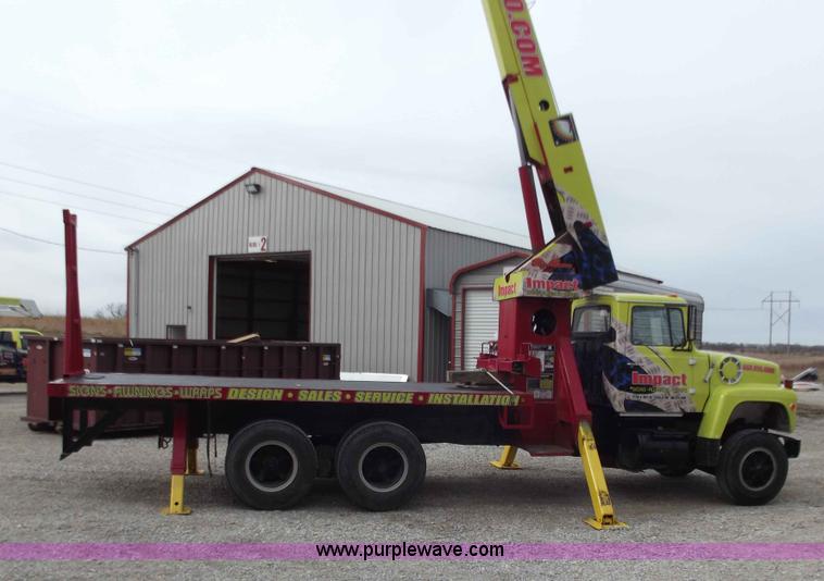 image for item D3504 1979 Ford flatbed truck with crane