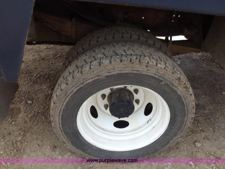 image for item D3505 2001 Ford F550 XLT Super Duty service truck