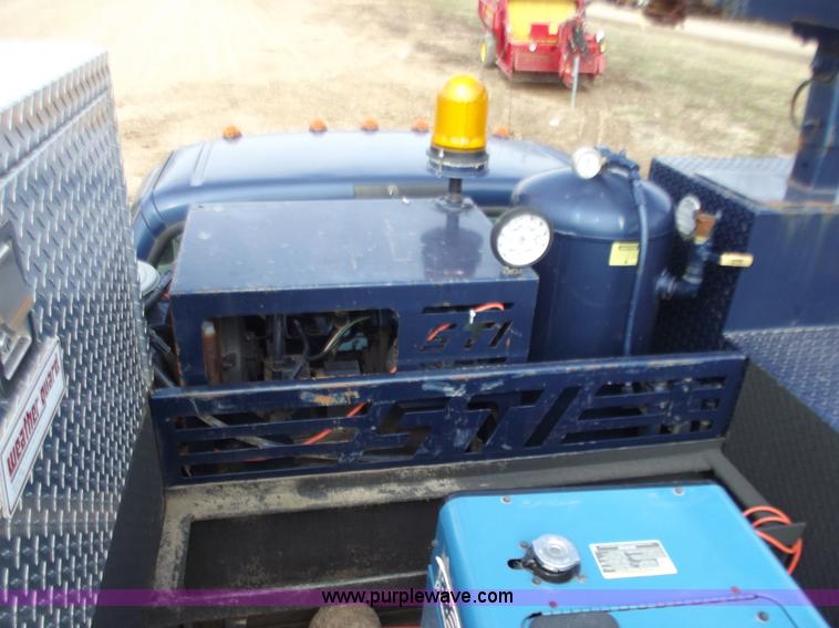 image for item D3505 2001 Ford F550 XLT Super Duty service truck