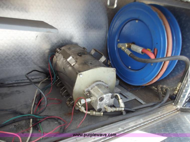 image for item D3505 2001 Ford F550 XLT Super Duty service truck