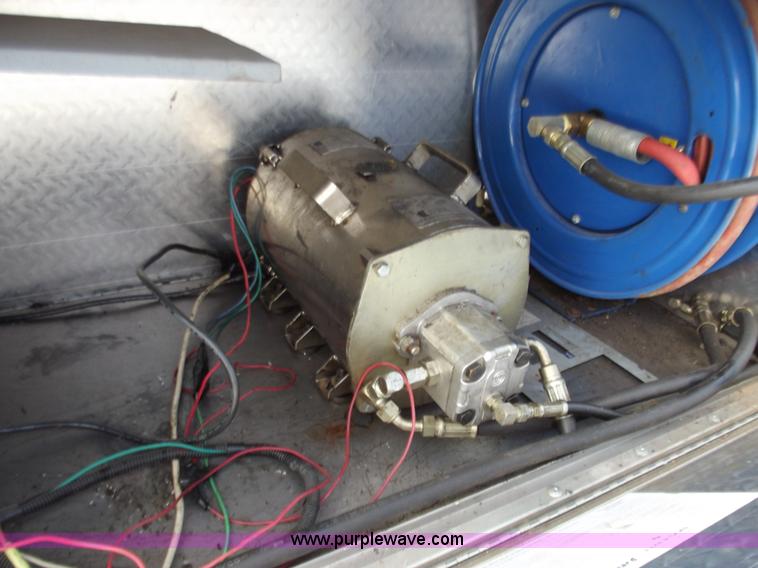 image for item D3505 2001 Ford F550 XLT Super Duty service truck