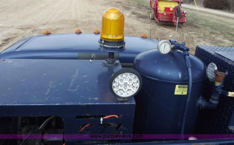 image for item D3505 2001 Ford F550 XLT Super Duty service truck