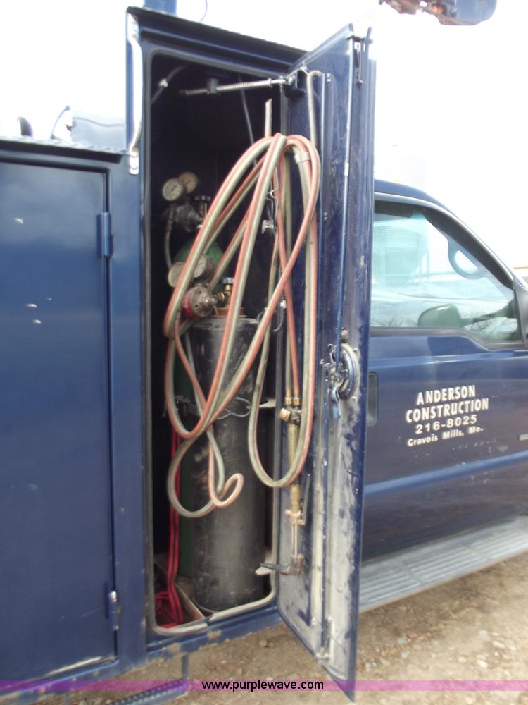 image for item D3505 2001 Ford F550 XLT Super Duty service truck