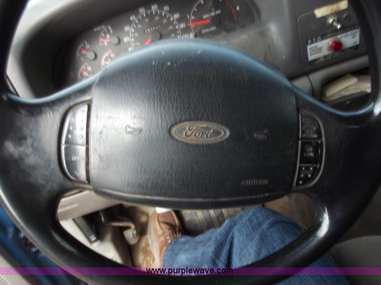 image for item D3505 2001 Ford F550 XLT Super Duty service truck