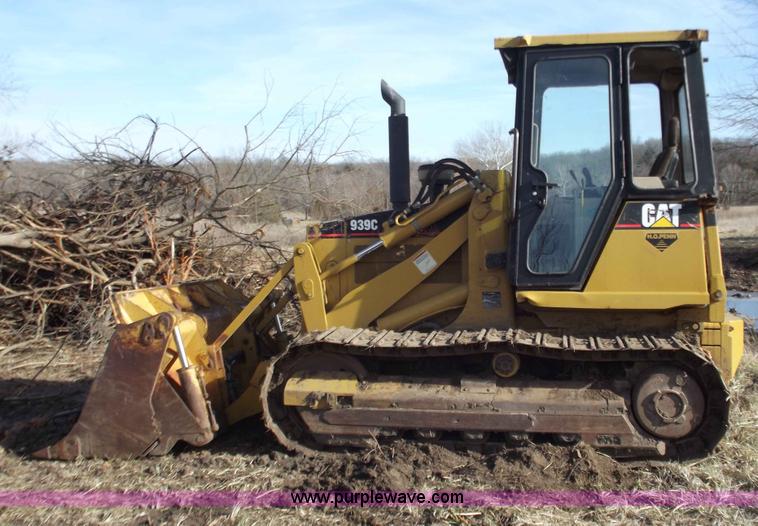 image for item D3507 2002 Caterpillar 939C track loader