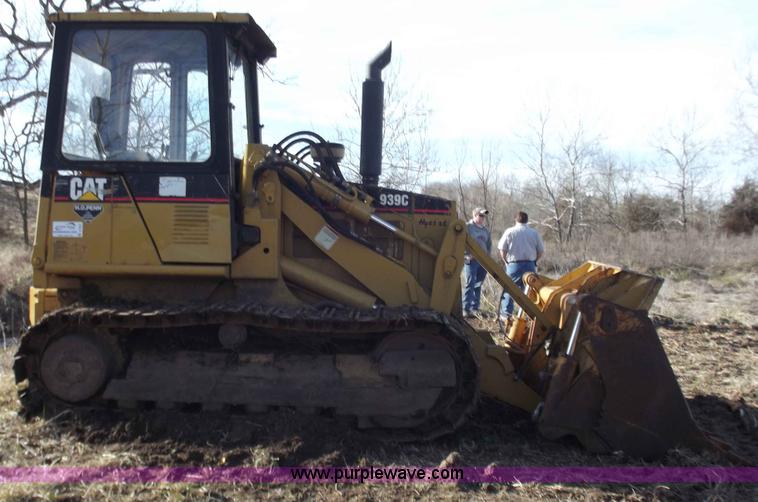 image for item D3507 2002 Caterpillar 939C track loader