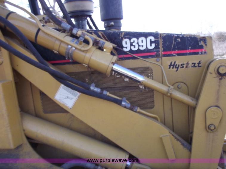 image for item D3507 2002 Caterpillar 939C track loader