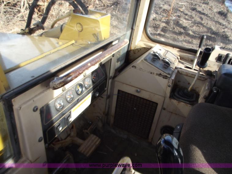 image for item D3507 2002 Caterpillar 939C track loader