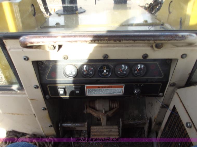 image for item D3507 2002 Caterpillar 939C track loader