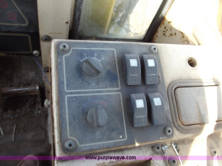 image for item D3507 2002 Caterpillar 939C track loader