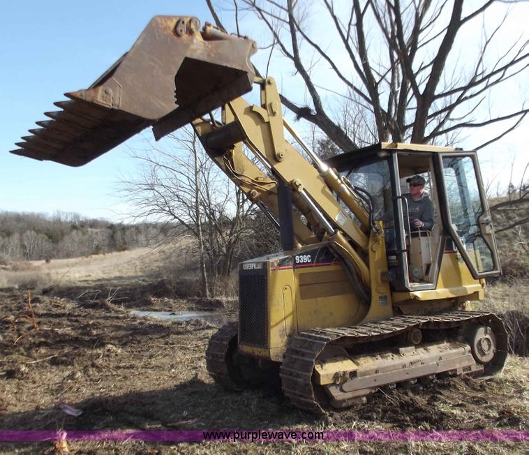 image for item D3507 2002 Caterpillar 939C track loader