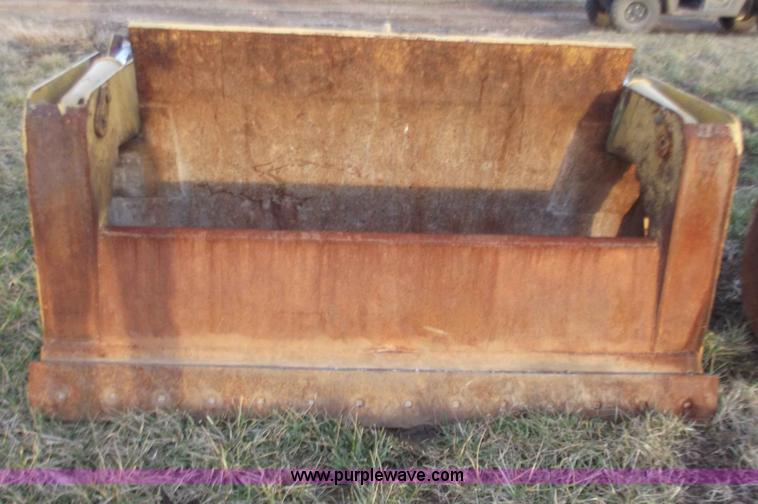 image for item D3510 Caterpillar 82"W grapple bucket